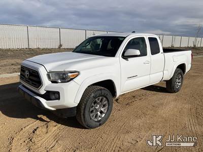 2017 Toyota Tacoma Extended-Cab Pickup Truck