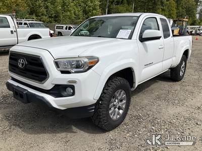 2017 Toyota Tacoma Extended-Cab Pickup Truck