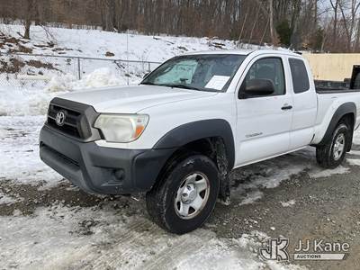 2014 Toyota Tacoma Extended-Cab Pickup Truck