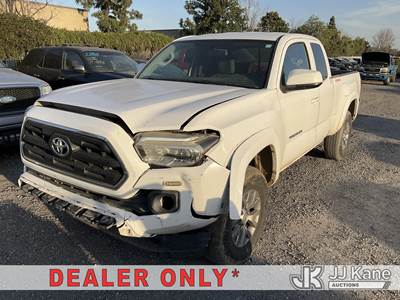 2017 Toyota Tacoma Extended-Cab Pickup Truck