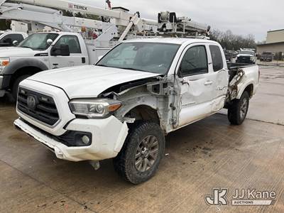 2018 Toyota Tacoma Extended-Cab Pickup Truck
