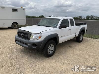 2011 Toyota Tacoma Extended-Cab Pickup Truck
