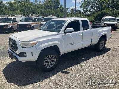 2017 Toyota Tacoma Extended-Cab Pickup Truck
