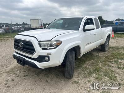 2017 Toyota Tacoma SR5 Extended-Cab Pickup Truck