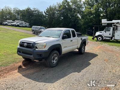 2014 Toyota Tacoma Extended-Cab Pickup Truck