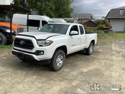 2016 Toyota Tacoma SR5 Extended-Cab Pickup Truck