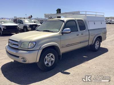 2004 Toyota Tundra Extended-Cab Pickup Truck