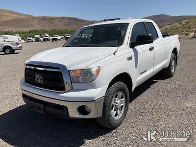 2013 Toyota Tundra 4x4 Crew-Cab Pickup Truck