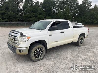 2017 Toyota Tundra 4x4 Crew-Cab Pickup Truck