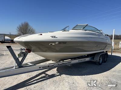 Sea Ray 220SD Sundeck Boat