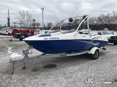 2004 Yamaha LX210 21 ft Day Cruiser/Watersports Boat