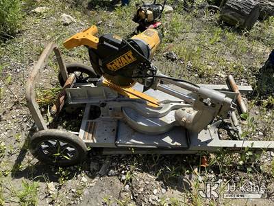DeWalt 12 in. Double Bevel Compound Mitre Saw