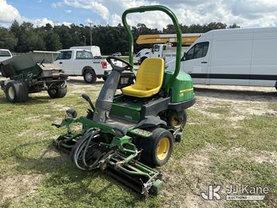 John Deere 2500B Lawn Tractor