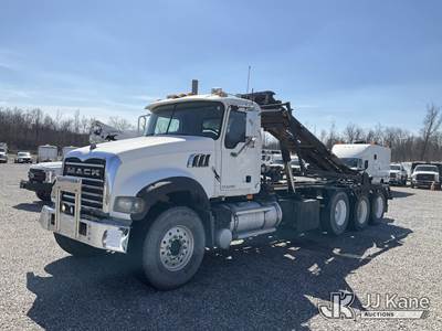 2009 Mack GU713 Tri-Axle Roll-Off Truck