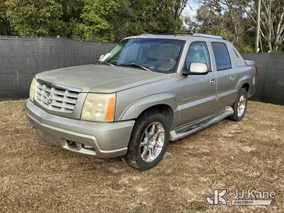 2002 Cadillac Escalade EXT 4-Door Sport Utility Vehicle Pickup Truck