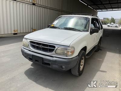 2000 Ford Explorer XL 4-Door Sport Utility Vehicle