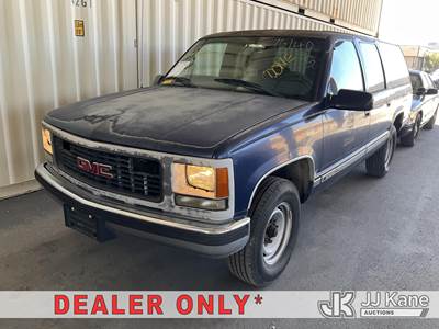 1999 GMC Suburban 2500 4-Door Sport Utility Vehicle
