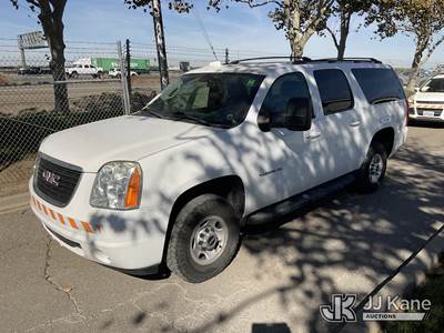 2013 GMC Yukon XL 4-Door Sport Utility Vehicle