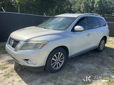 2016 Nissan Pathfinder 4-Door Sport Utility Vehicle