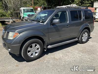 2007 Nissan Pathfinder LE Sport Utility Vehicle