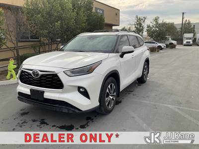 2021 Toyota Highlander 4-Door Sport Utility Vehicle