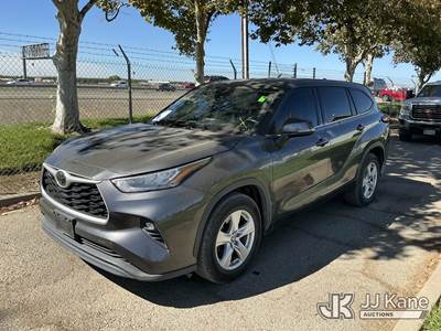 2020 Toyota Highlander LE FWD V6 4-Door Sport Utility Vehicle