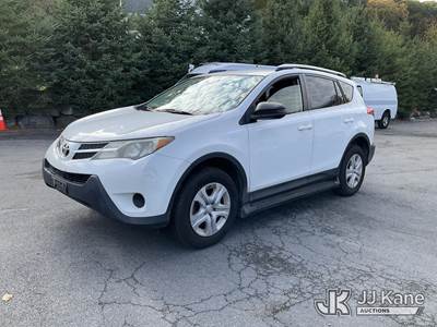 2015 Toyota RAV4 LE 4-Door Sport Utility Vehicle