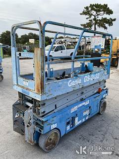 2011 Genie GS-2032 Self-Propelled Scissor Lift