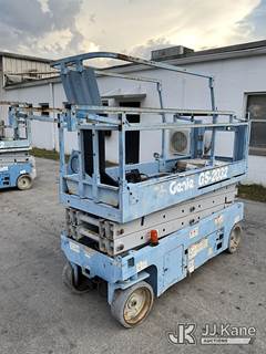 2010 Genie GS-2032 Self-Propelled Scissor Lift