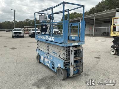 2015 Genie GS-2632 Scissor Self Propelled Man Lift