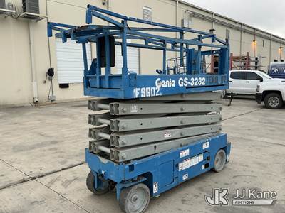 2013 Genie GS-3232 Self-Propelled Scissor Lift