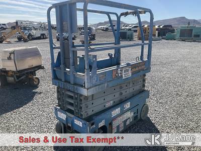 Genie Self-Propelled Scissor Lift