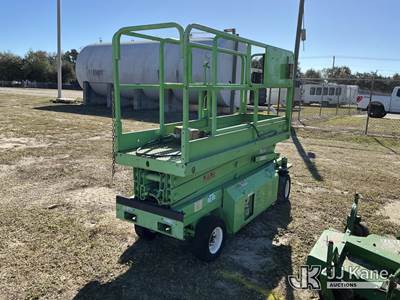 JLG CM2033 Self-Propelled Scissor Lift