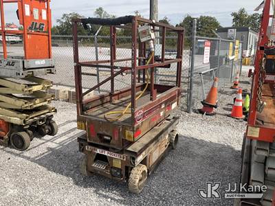 1993 MEC 1332 Self-Propelled Scissor Lift