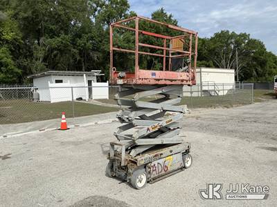 SkyJack 3219 Self-Propelled Scissor Lift