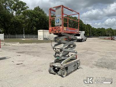 SkyJack 3219 Self-Propelled Scissor Lift