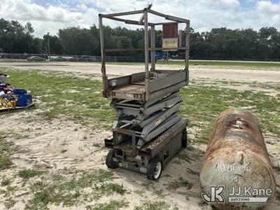 1994 SkyJack 3219 Self-Propelled Scissor Lift