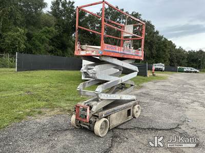 SkyJack 3220 Self-Propelled Scissor Lift
