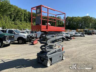 2013 SkyJack SJIII-3219 Self-Propelled Scissor Lift