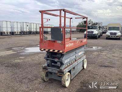 SkyJack SJIII-3226 Self-Propelled Scissor Lift