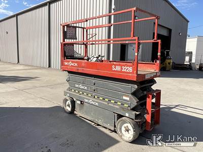 2014 SkyJack SJIII-3226 Self-Propelled Scissor Lift