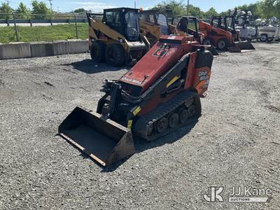 2022 Ditch Witch SK1050 Stand-Up Crawler Skid Steer Loader