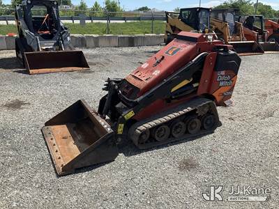 2021 Ditch Witch SK1050 Stand-Up Crawler Skid Steer Loader