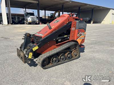 2015 Ditch Witch SK850 Stand-Up Crawler Skid Steer Loader