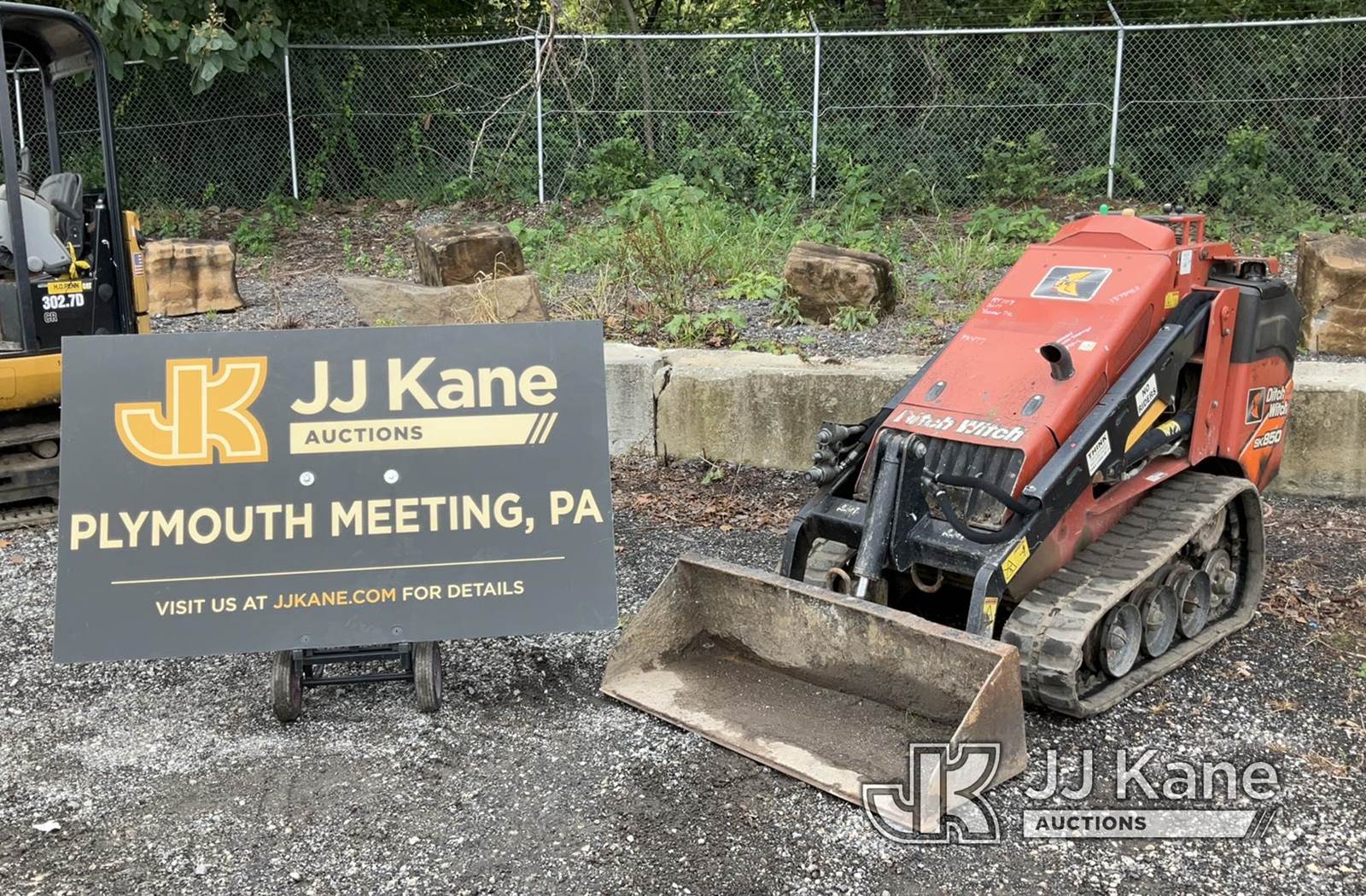 2017 Ditch Witch SK850 Plus StandUp Crawler Skid Steer Loader For Sale