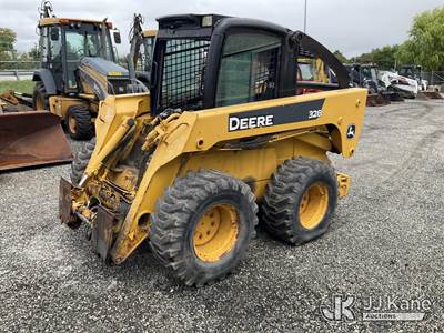 2005 John Deere 328 Rubber Tired Skid Steer Loader
