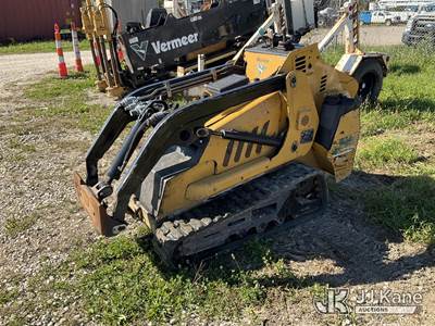 2017 Vermeer Corporation S800TX Stand-Up Crawler Skid Steer Loader