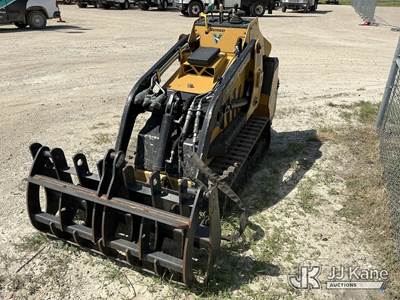 2022 Vermeer S925TX Stand-Up Crawler Skid Steer Loader