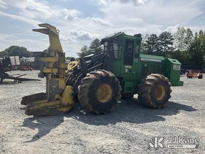 John Deere 843J Skidder