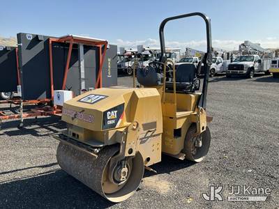 Caterpillar CB24 Vibratory Roller